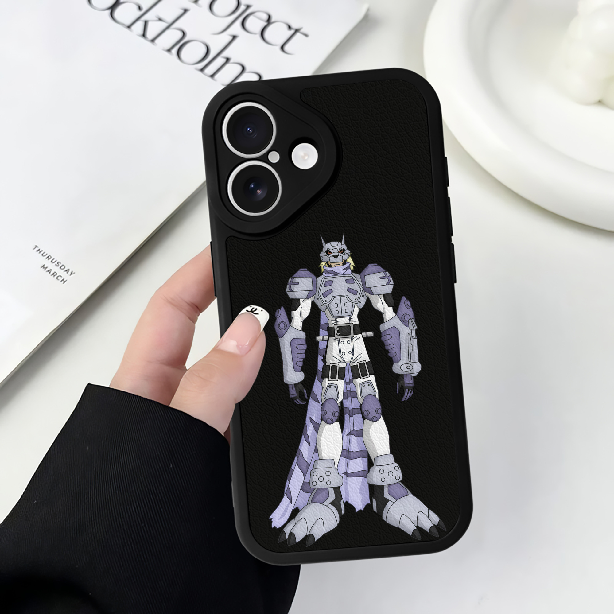 （画像用） Digimon デジタルモンスター/デジモン 【iPhone 16シリーズ対応】シリコンスマホケース（レザー調） 材質：シリコン